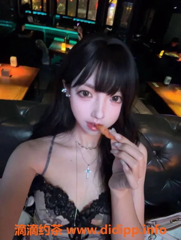 潍坊楼凤-冰儿：兰山区玲珑身材嫩妹，168厘米82斤！