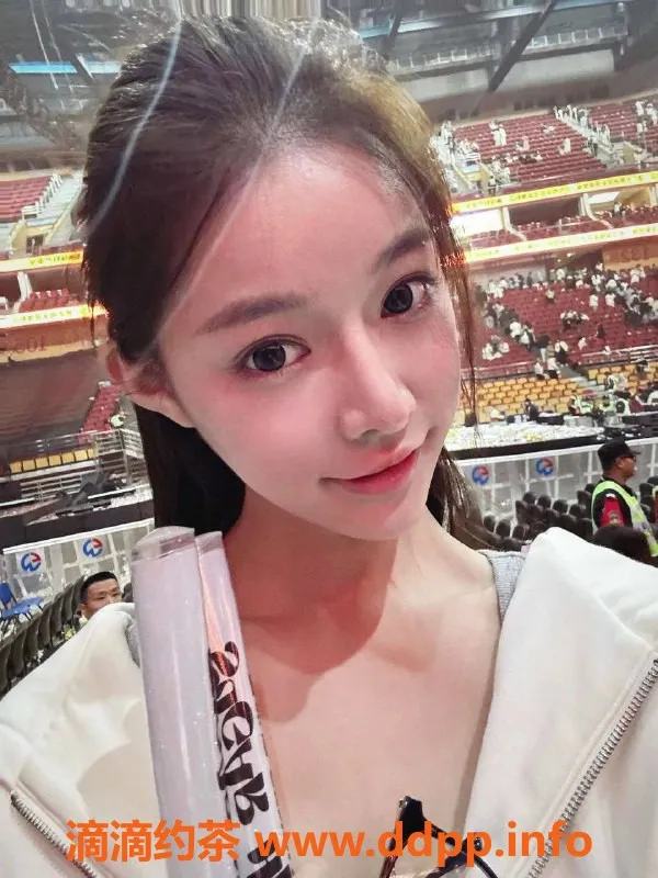 乌鲁木齐外围-乌市172D极品幼白妹子，46kg高素质体验