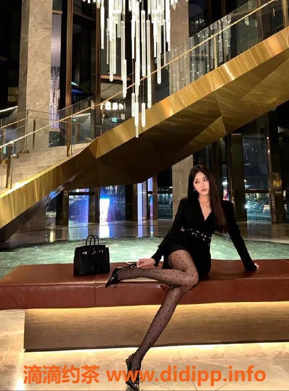 乌鲁木齐外围-乌市174cm妩媚妹子，D罩杯3000起