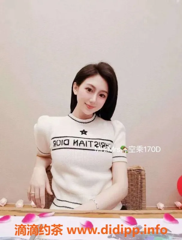 乌鲁木齐外围-乌市高学历兼职空乘，172CM S型身材