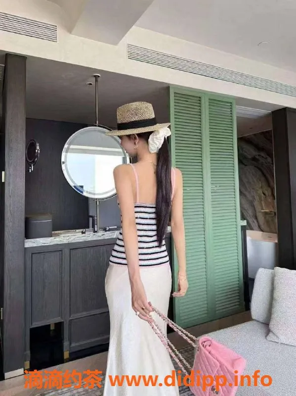 乌鲁木齐外围-乌市新人网红模特173高挑，C罩杯只需3000起！