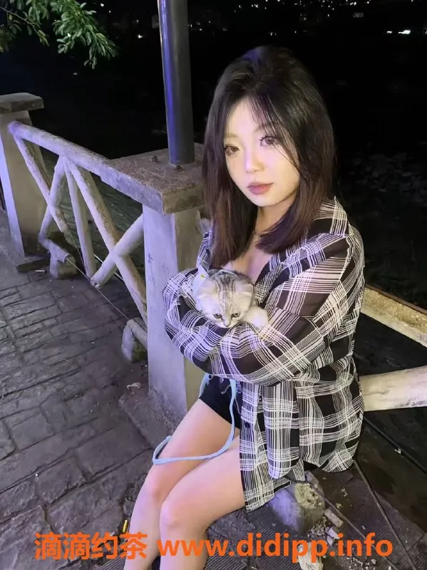 成都楼凤-武侯区嫩妹幸运，身材8.8，服务9.5