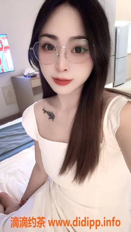 深圳楼凤-深圳龙岗小耳朵，1000元激情服务等你来探！