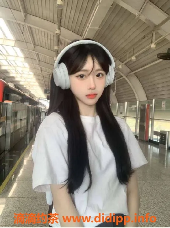 乌鲁木齐楼凤-圈外女友05后，168高挑身材，粉嫩桃穴体验