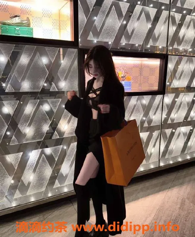 乌鲁木齐楼凤-170cm雪白肌肤C罩杯美女，45kg极致服务体验