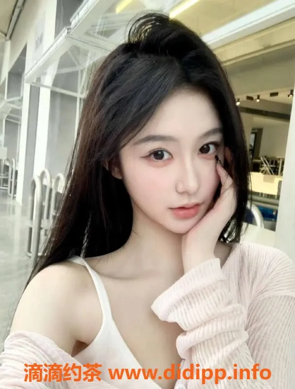 乌鲁木齐楼凤-极品小纯 大学生兼职 可纯可御 皮肤雪白