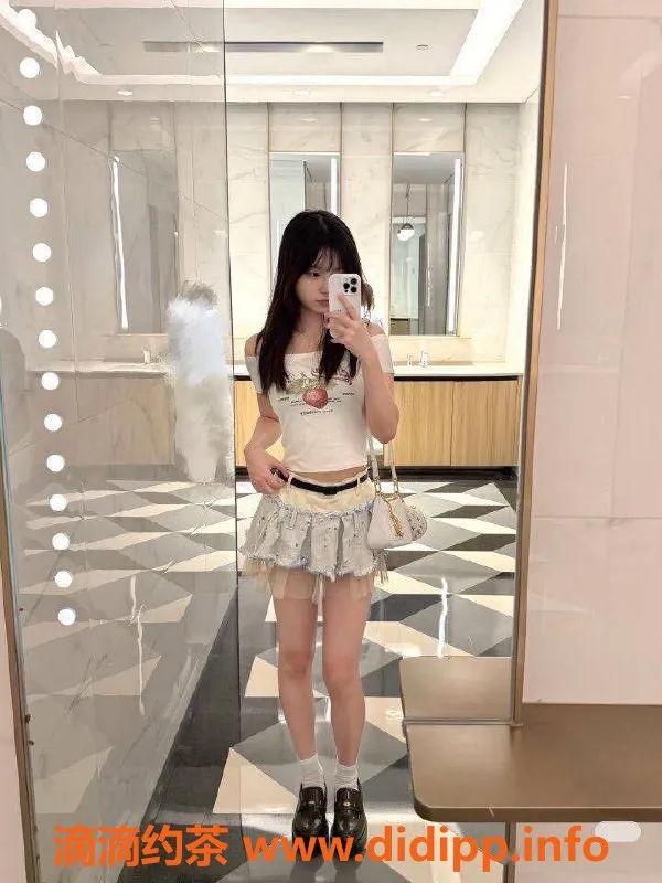 乌鲁木齐楼凤资源信息,清纯在校学生，165身高温柔可爱，85体重