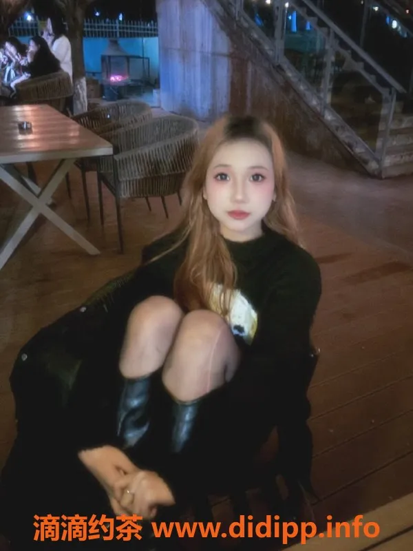 成都楼凤-成华区16岁转运珠，160cm身高B杯，超值体验