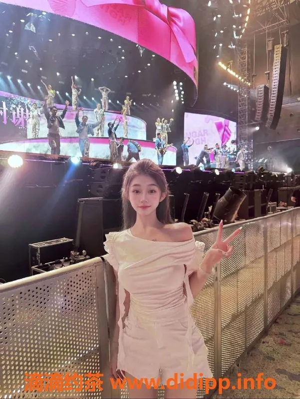 广州楼凤资源信息,天河嫩妹紫霞，800元享舌吻与69服务