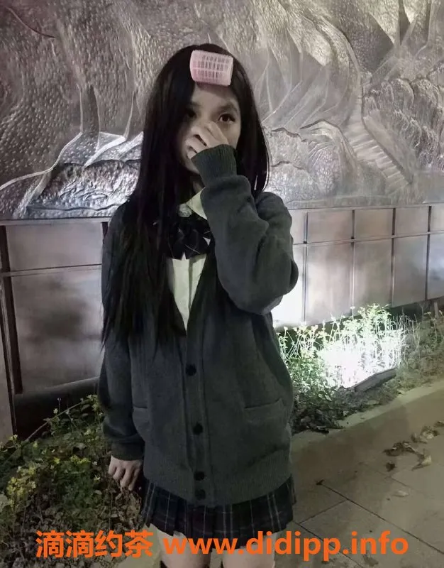 成都楼凤-高新区嫩妹莉莉，身材颜值俱佳，课程仅需6元