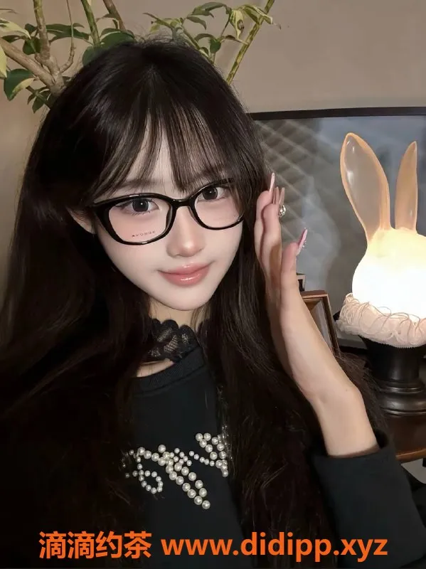 嘉兴楼凤-静香｜嘉兴女大学生，167cm身材，黑丝眼镜妹
