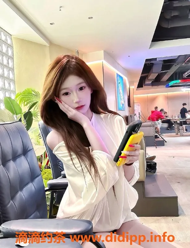 成都楼凤-成华区玲玲，身高160，体重85斤，A杯人气妹子