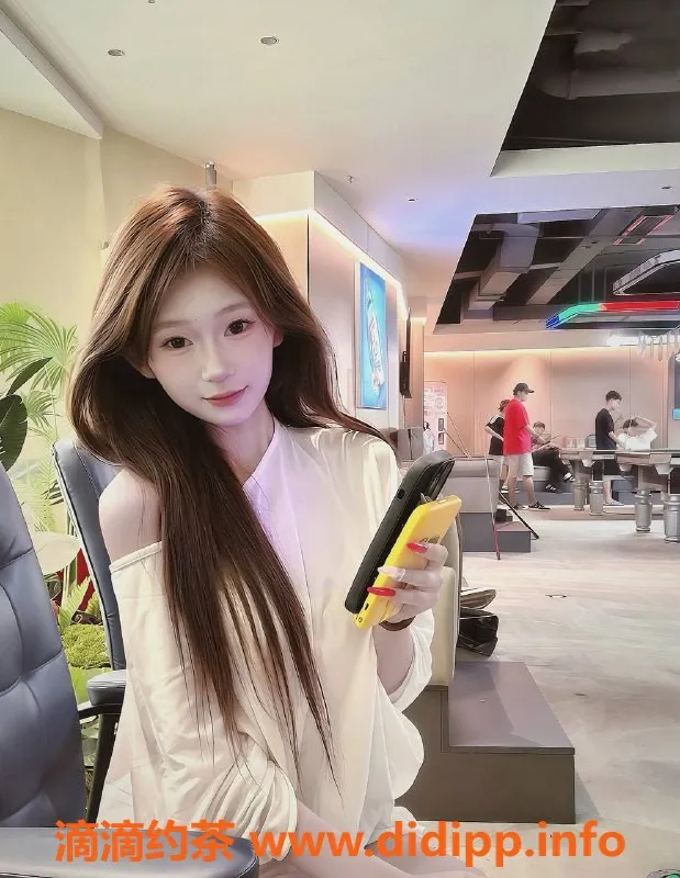 成都楼凤-成华区玲玲，身高160，体重85斤，A杯人气妹子