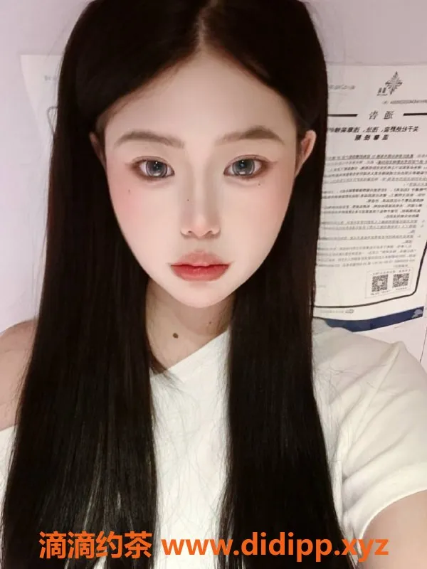 重庆楼凤-南岸菲菲，19岁162cm，52kg服务多样