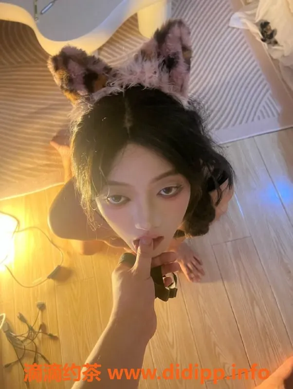 杭州楼凤-拱墅区嫩妹阳阳，900元畅享深喉与舌吻服务