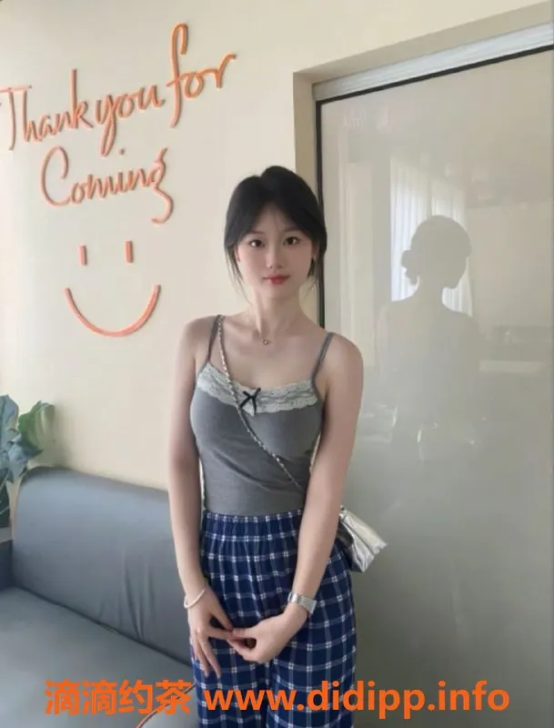 广州楼凤-番禺静静，21岁美丽陪伴，身高166，超值服务体验