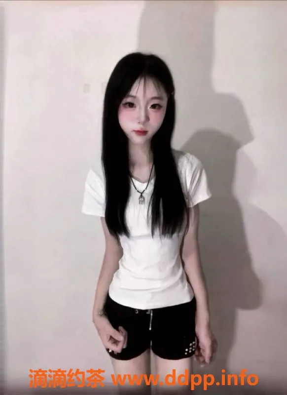 昆明楼凤资源信息,官渡小小，价格800P，制服丝袜服务，嫩妹三件套