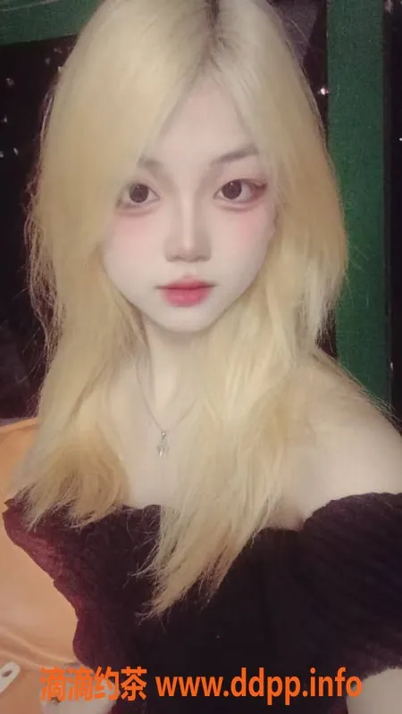 成都楼凤-果果，18岁重庆妹子，身高162cm，88斤