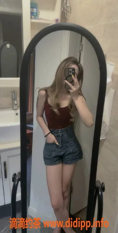 重庆楼凤-江北小岩岩 25岁165身高 陪浴调情热情无限