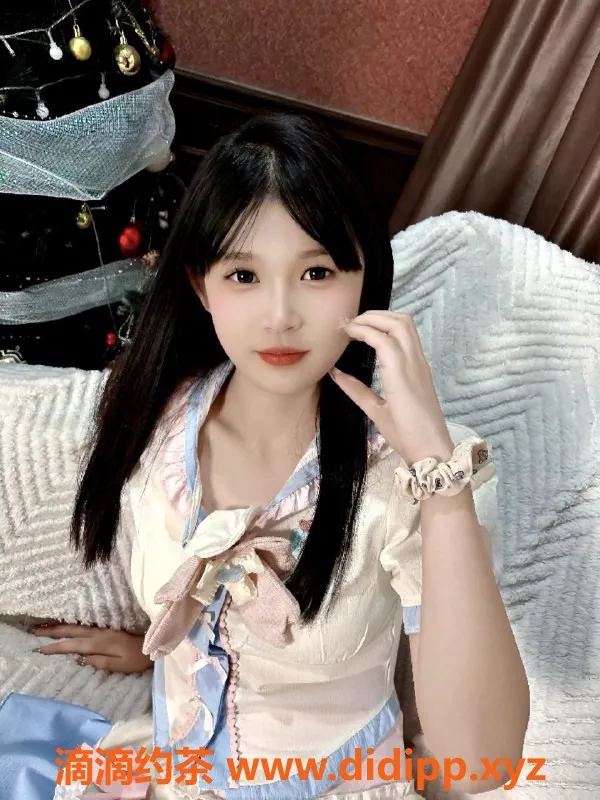 成都楼凤-武侯区甜甜，白嫩小个子颜值车
