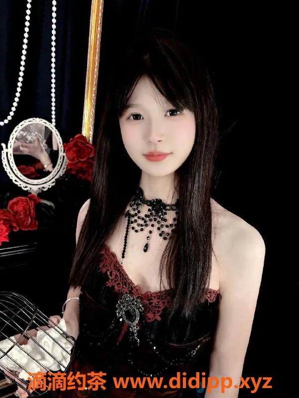 成都楼凤-武侯区甜甜，白嫩小个子颜值车