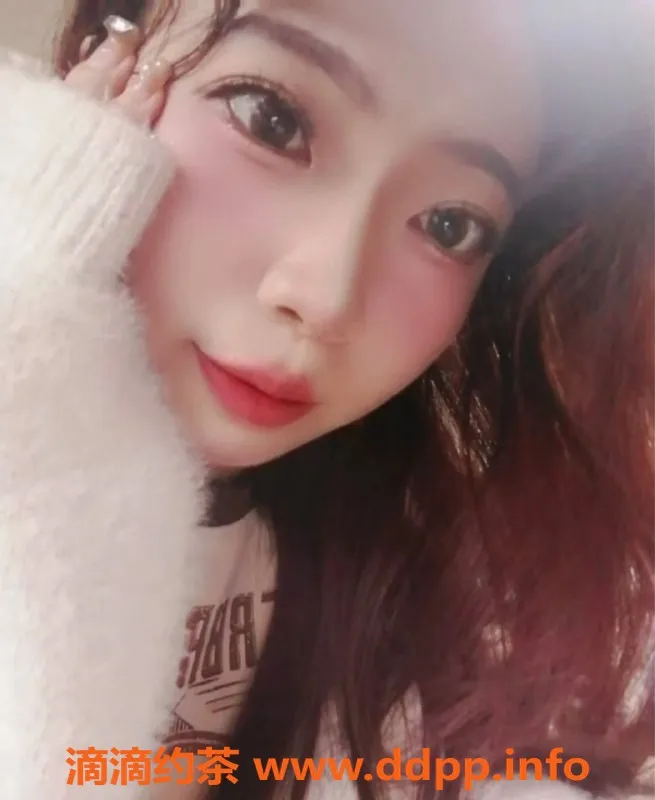 成都楼凤-武侯区大学生哈娜，身材超赞，代聊服务优惠！