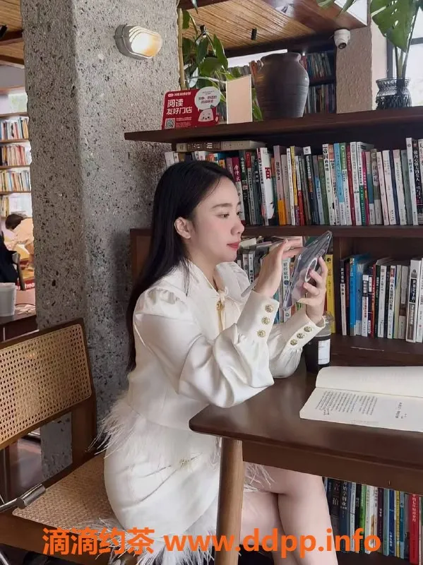 成都楼凤资源信息,武侯区大学生哈娜，身材超赞，代聊服务优惠！