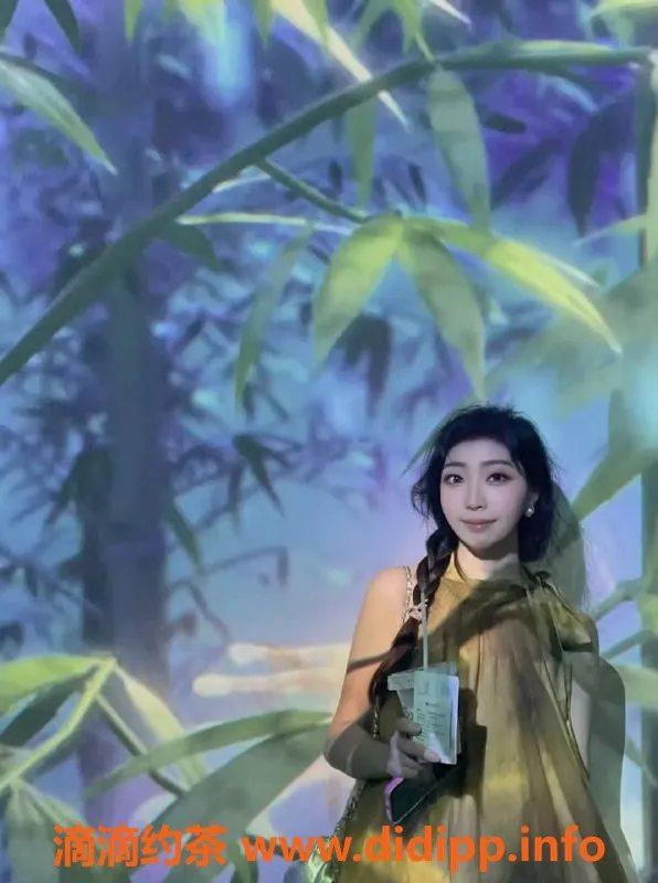 成都楼凤-武侯区大学生哈娜，身材超赞，代聊服务优惠！