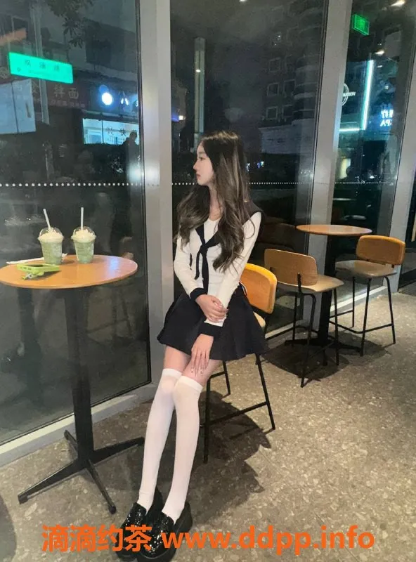 成都楼凤-成华区18岁苒苒，身高158，极致排骨，情绪价值高