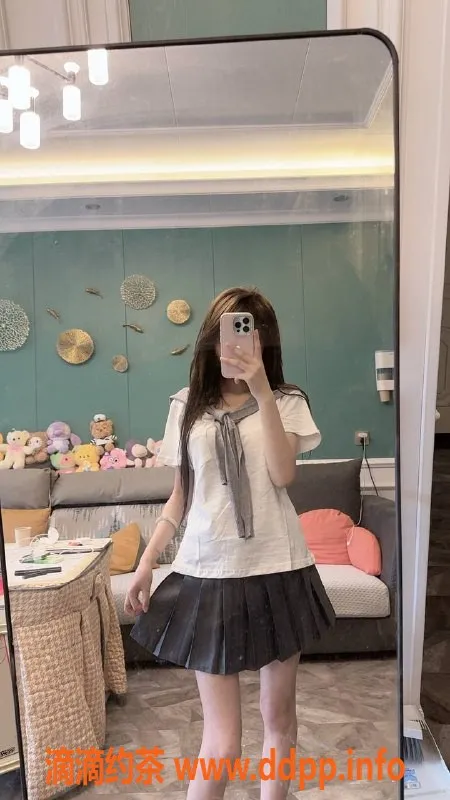 成都楼凤-成华区18岁苒苒，身高158，极致排骨，情绪价值高