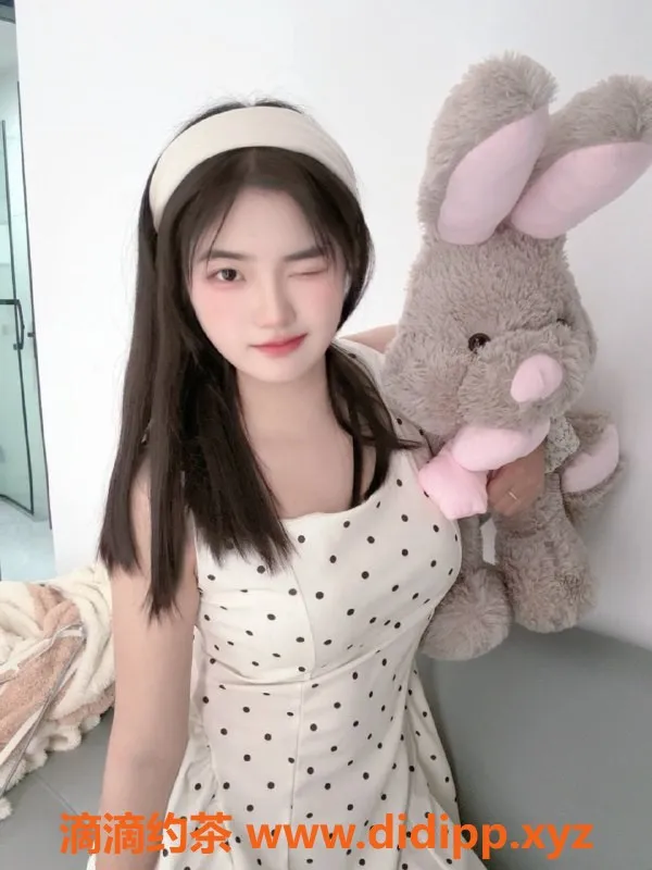 杭州楼凤-上城区嫩妹小可，700元调情陪浴服务