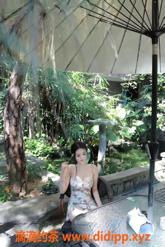 杭州抓龙筋-苗族正宗采耳师，24岁白嫩身材，168高/36C胸围