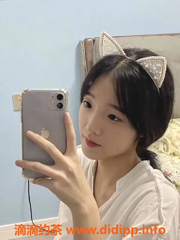 杭州上门服务-20岁小呆瓜，美术生上门服务，身高163，性感迷人