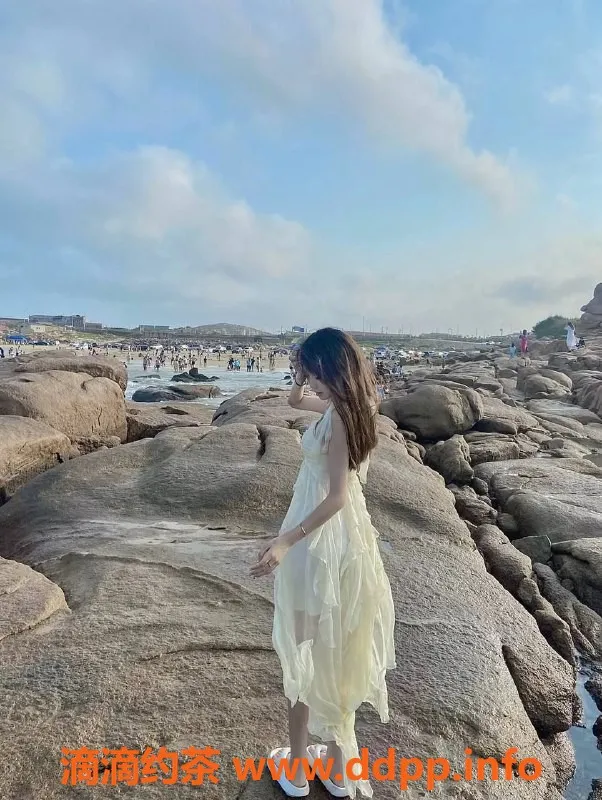 成都楼凤-成都17岁嫩妹暖暖，经典A4腰，700元体验