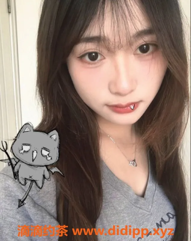 郑州楼凤-金水区小晚禾，20岁迷人陪玩，只需8元起