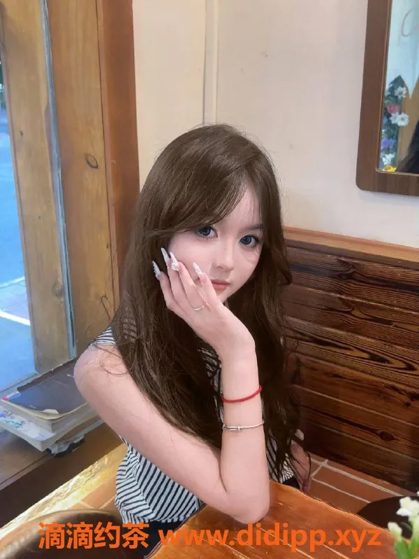 郑州上门服务资源信息,郑州管城区小u，21岁，168cm，50kg，陪🛁服务