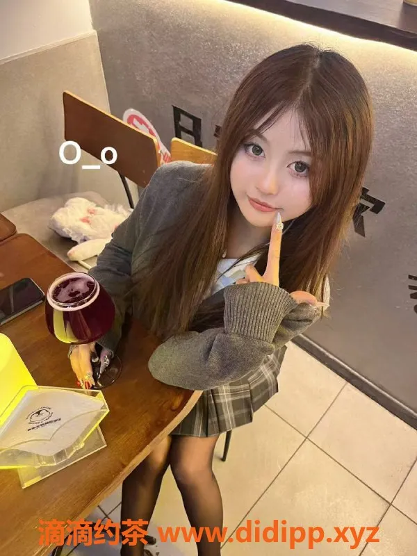 郑州上门服务-郑州管城区小u，21岁，168cm，50kg，陪🛁服务