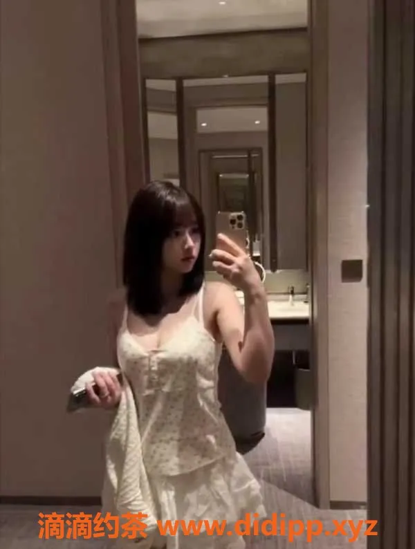 广州楼凤-天河心儿，22岁清纯少女，160身高，茶水费700起