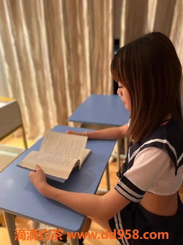 广州楼凤-广州野猫李糖糖，SM与丝足体验