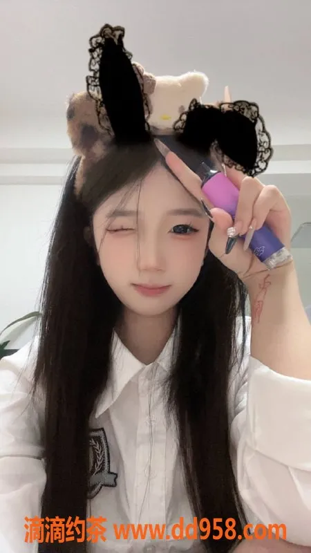 成都楼凤资源信息,成华区苗苗18岁，身高158，平胸A，喷水服务