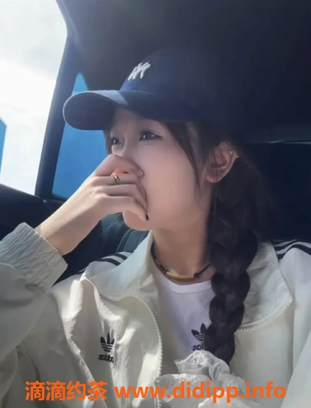 北京楼凤-高碑店只只，白皙邻家女孩，身高165，茶费1K