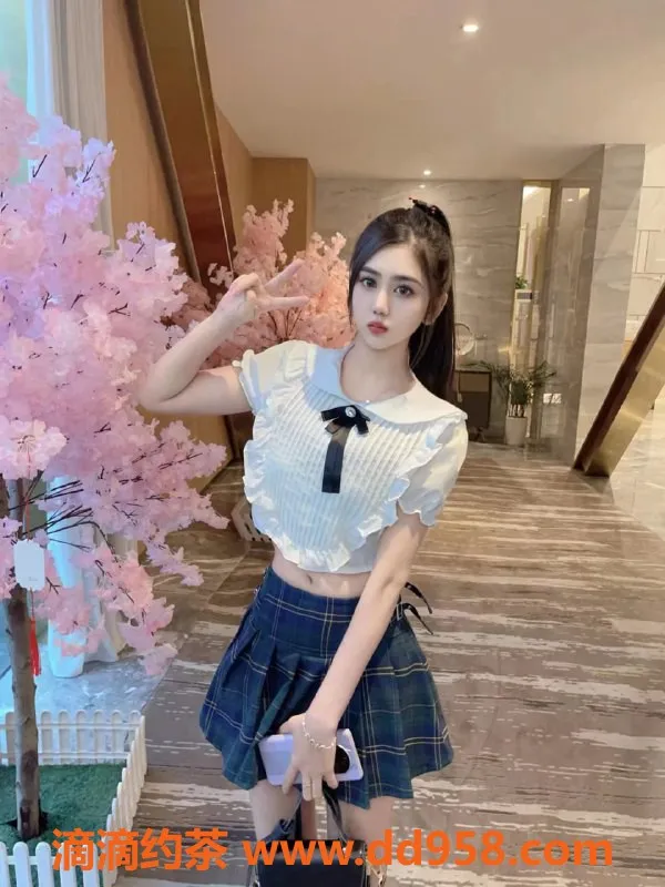 赣州楼凤-碗芯，162cm小巧玲珑，白嫩皮肤伴你畅游