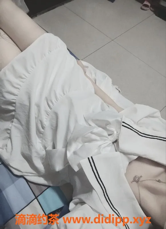 成都楼凤-白嫩萝莉眼镜妹，自聊6p10pp，超萌可爱