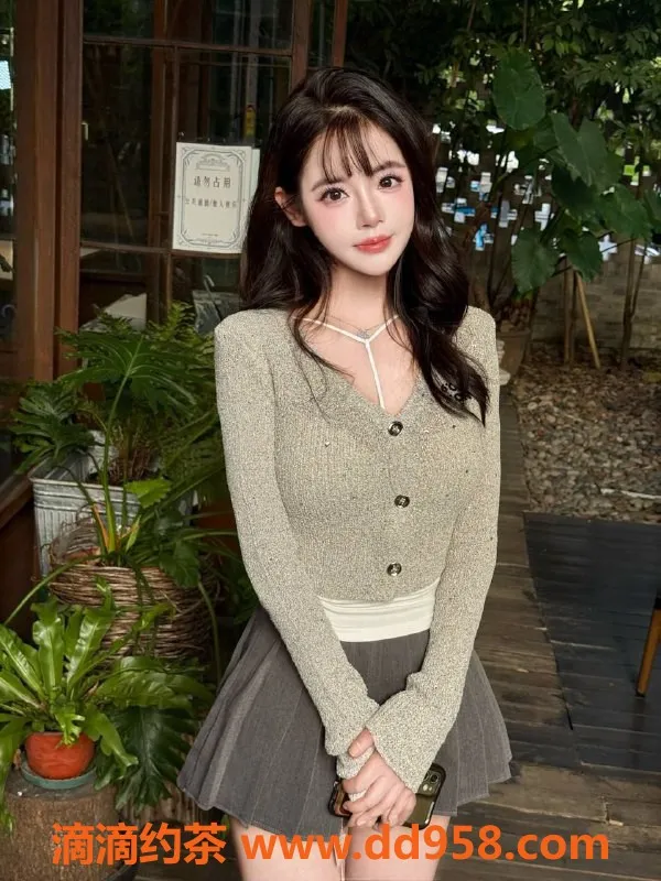 成都楼凤-金融城未央大长腿御姐，8小时只需8元