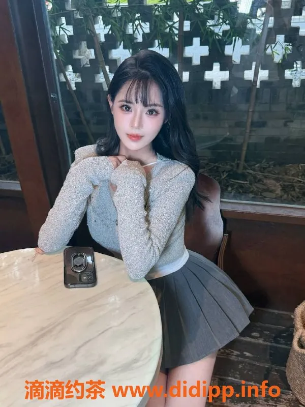 成都楼凤-金融城未央大长腿御姐，8小时只需8元