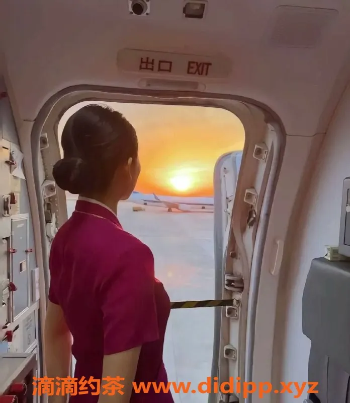 北京楼凤-朝阳空姐“哪吒”，白皙皮肤，超值体验