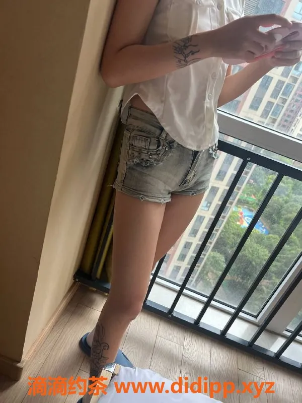 成都楼凤-成都欣瑶17岁，165cm大长腿，400元享嫩妹三件套