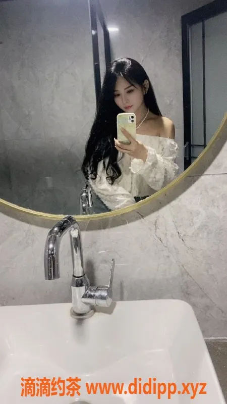 重庆楼凤-江北微微，24岁162cm，49kg C罩杯服务