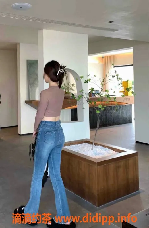 常州楼凤-常州静静，21岁170身高，700P超值体验