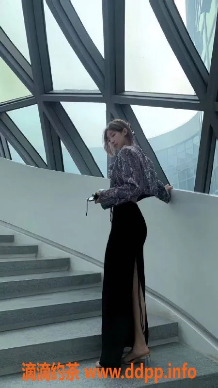 常州楼凤-常州乐乐，22岁168cm，44斤清纯美少女